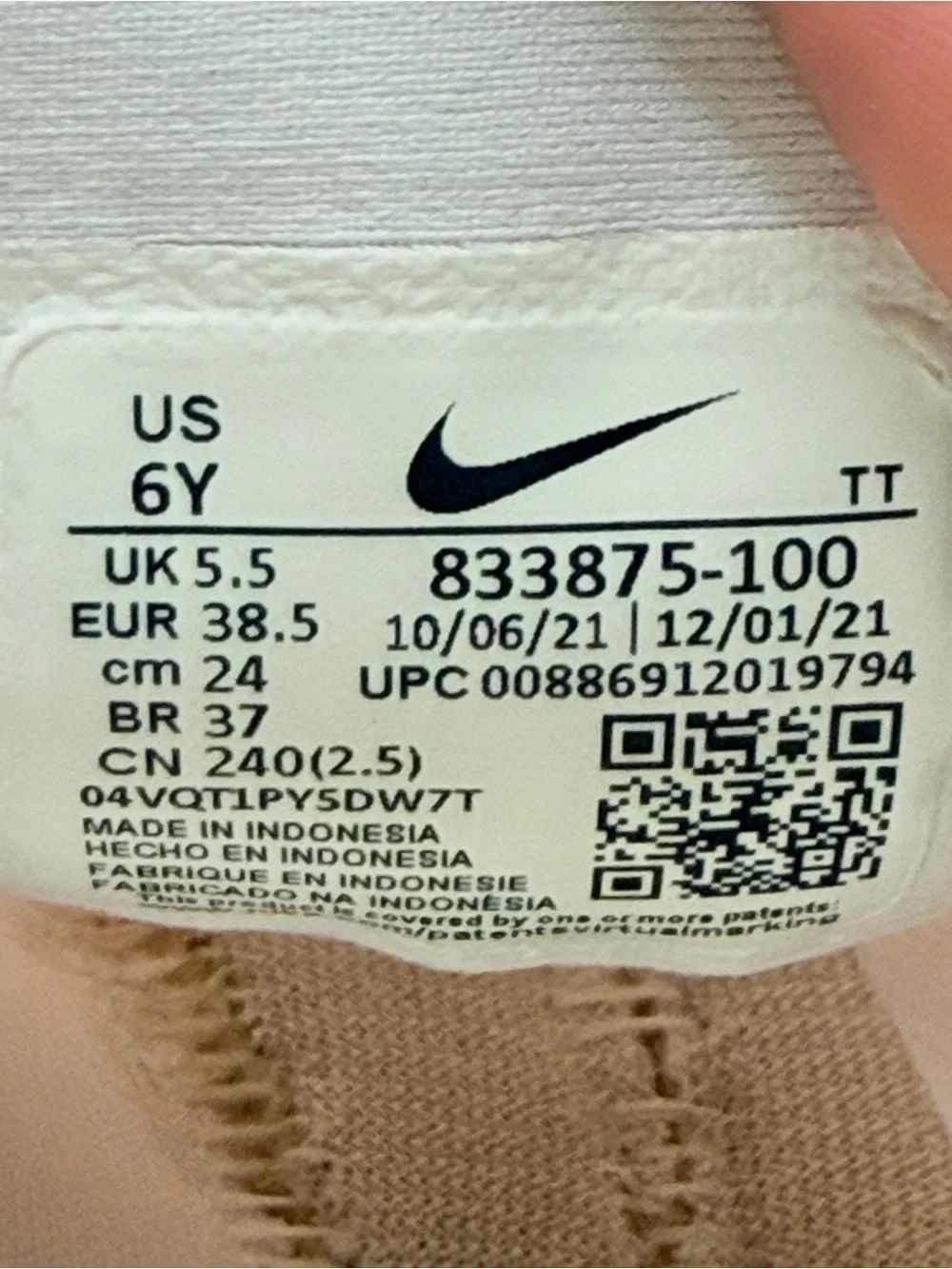 Nike Women's Pale Yellow and White Slip-On Athletic Sneakers